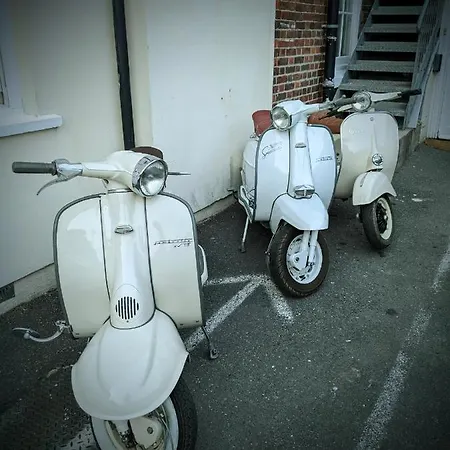 The British Scooterist 布里斯托